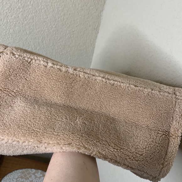 Victoria’s Secret plush Sherpa Bag Brown - Picture 7 of 8